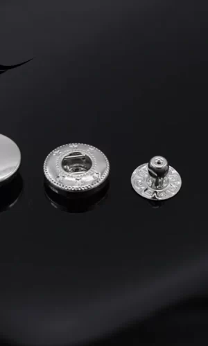 Кнопка монетка L-15 цв никель нерж медицинская сталь 15мм +3 части 12,5мм(упаковка :10 шт)