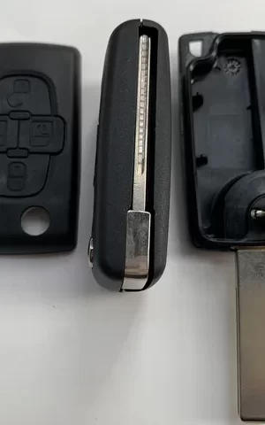 Выкидной ключ Peugeot (4 кнопки)